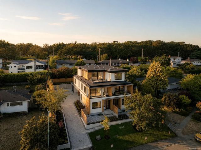 2 of 66 - 3080 Oakdowne Rd 2, Oak Bay, BC