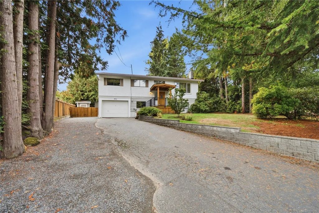 1951 Szasz Dr, Nanaimo
