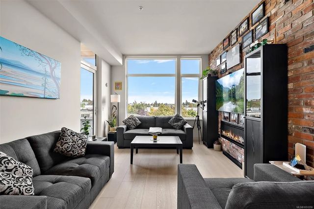 2 of 29 - 1216 Carlisle Ave 404, Esquimalt, BC