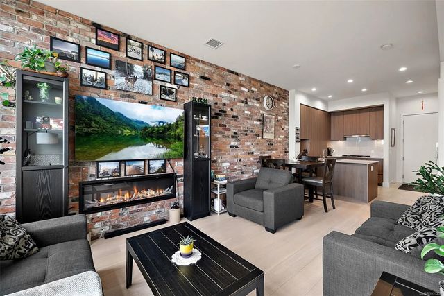 4 of 29 - 1216 Carlisle Ave 404, Esquimalt, BC