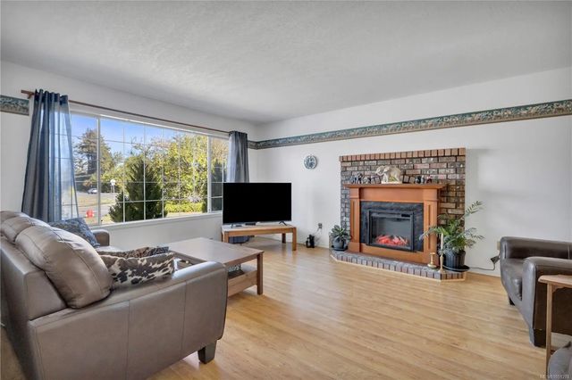 4 of 50 - 702 Forsyth Ave, Parksville, BC