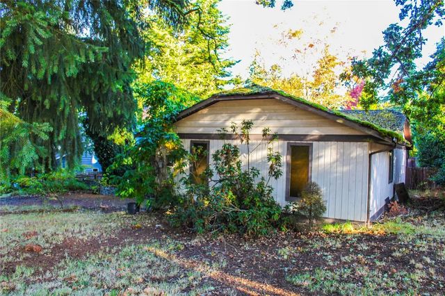2 of 21 - 1102 Marchant Rd, Central Saanich, BC