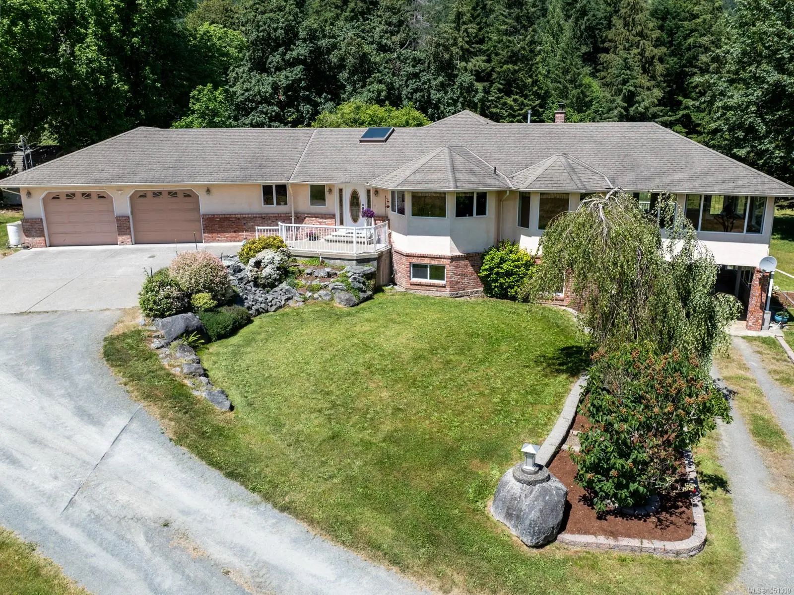 MLS #1051309 for Sale at 7028 Westholme Rd, in the city of Westholme, V9L 6B4