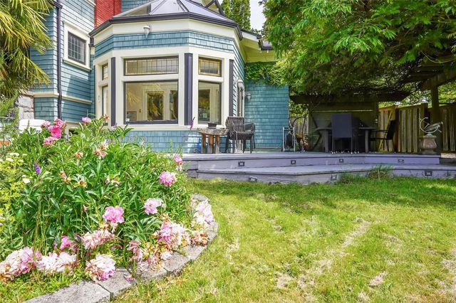 2 of 69 - 1377 Rockland Ave, Victoria, BC