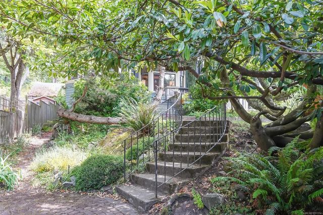 3 of 69 - 1377 Rockland Ave, Victoria, BC