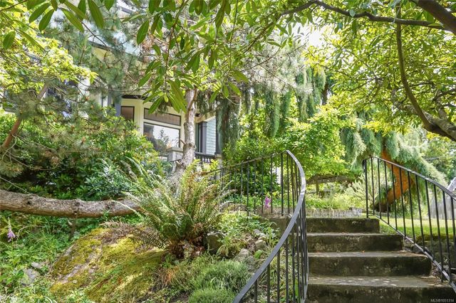4 of 69 - 1377 Rockland Ave, Victoria, BC