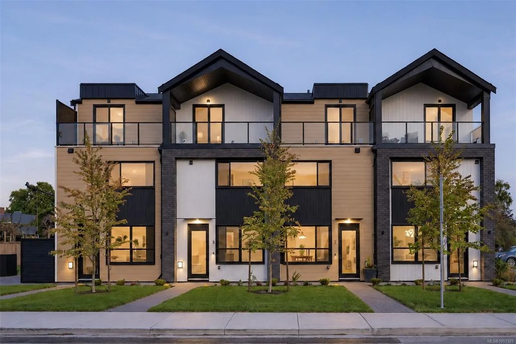 2100 Allenby St 1, Oak Bay
