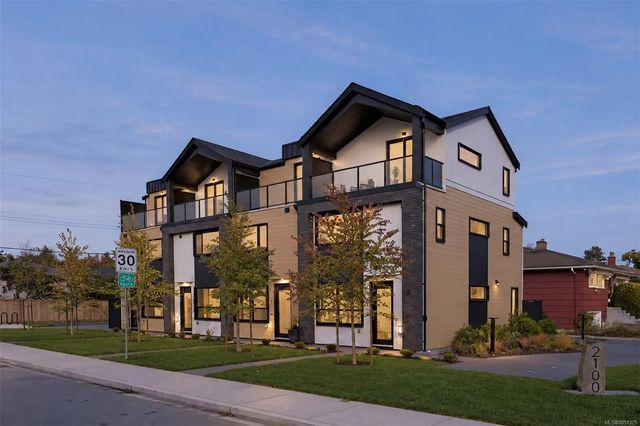 2 of 71 - 2100 Allenby St 1, Oak Bay, BC