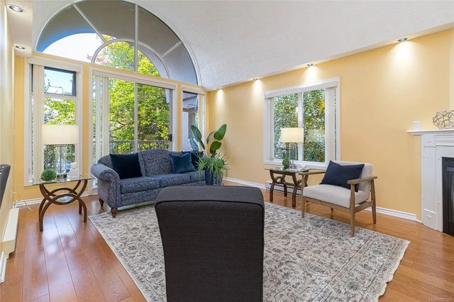 4 of 40 - 9905 Fifth St 201, Sidney, BC