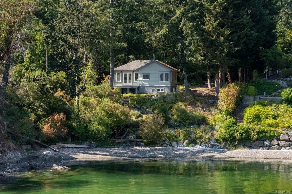 389 Moses Point Rd, North Saanich