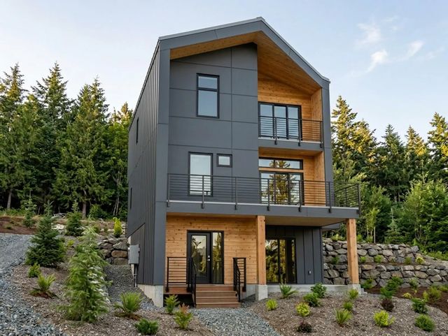 3 of 8 - 1032 Shore Pine Dr, Ucluelet, BC