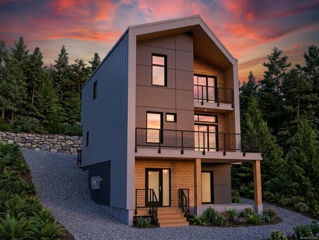 5 of 8 - 1032 Shore Pine Dr, Ucluelet, BC