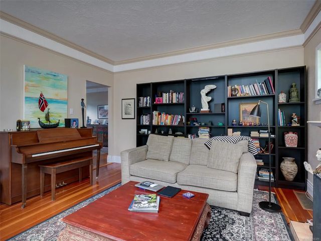 3 of 25 - 1240 Victoria Ave, Oak Bay, BC