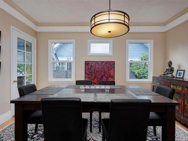 4 of 25 - 1240 Victoria Ave, Oak Bay, BC