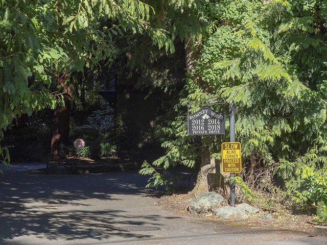 3 of 44 - 2018 Romney Rd, Victoria, BC