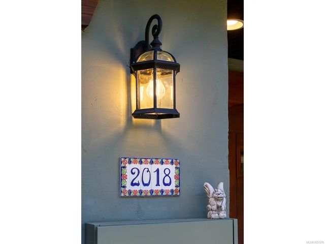 5 of 44 - 2018 Romney Rd, Victoria, BC
