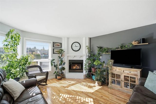 3 of 50 - 878 Temple St, Parksville, BC
