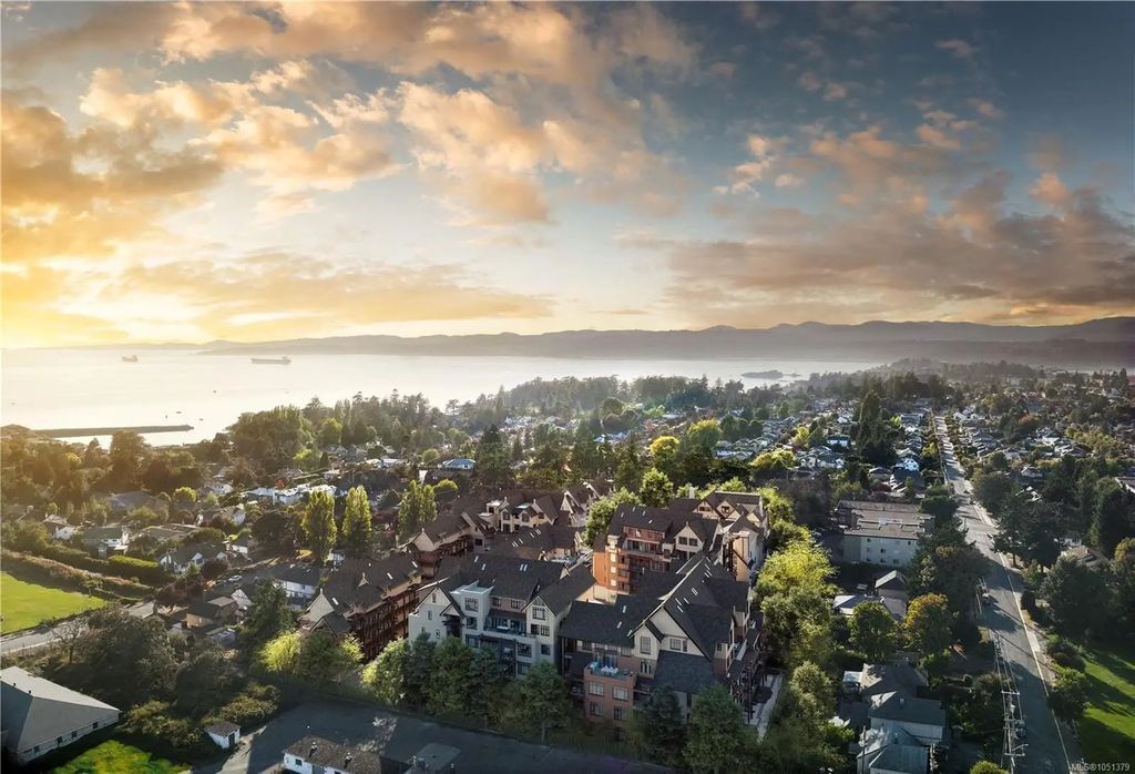 423 Lampson St 404, Esquimalt