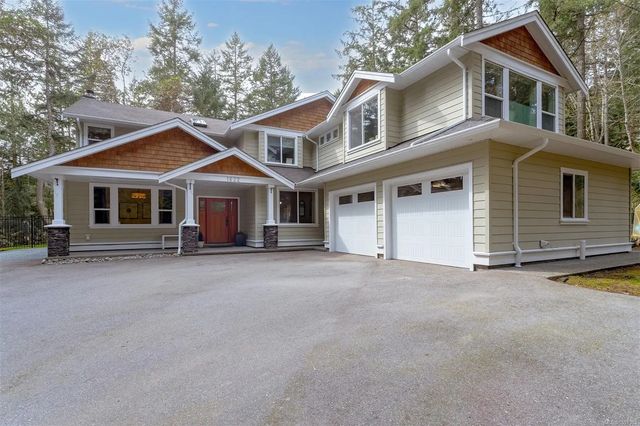 2 of 42 - 1622 Millstream Rd, Highlands, BC