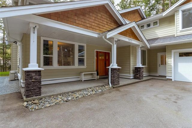 3 of 42 - 1622 Millstream Rd, Highlands, BC