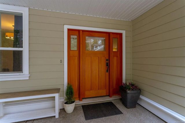 4 of 42 - 1622 Millstream Rd, Highlands, BC