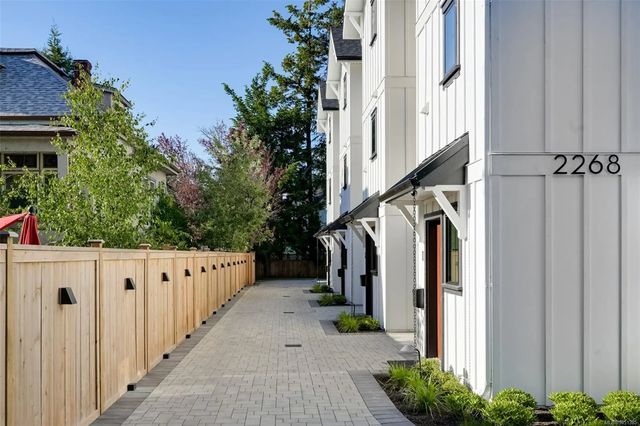 2 of 68 - 2268 Bowker Ave 3, Oak Bay, BC
