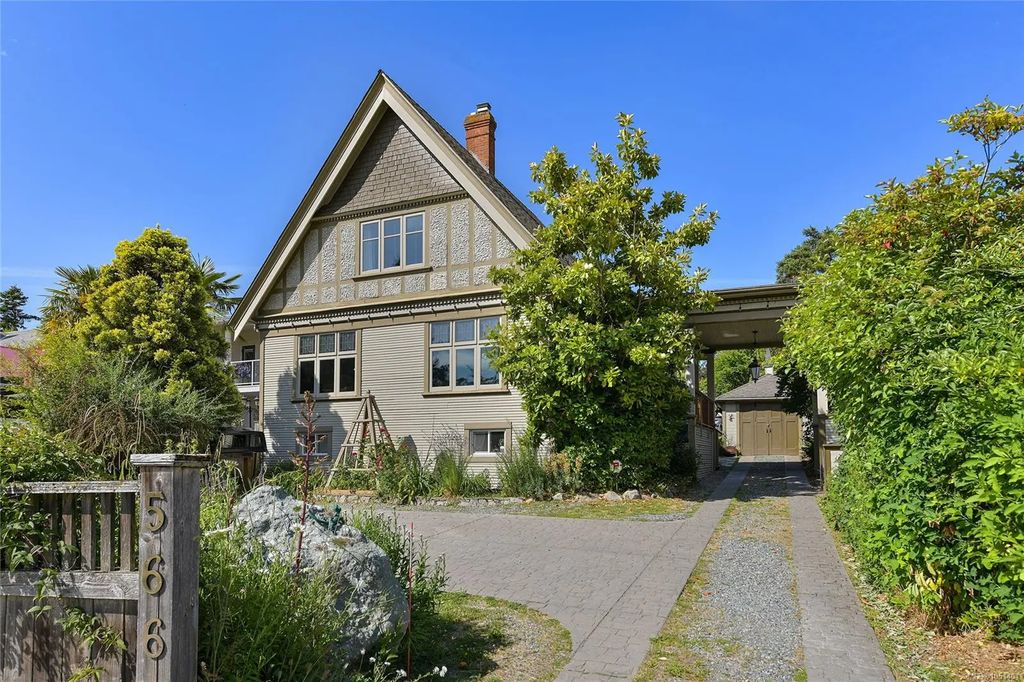 566 Gorge Rd W, Saanich