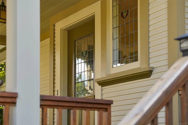 2 of 31 - 566 Gorge Rd W, Saanich, BC