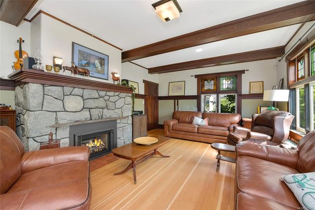 3 of 31 - 566 Gorge Rd W, Saanich, BC