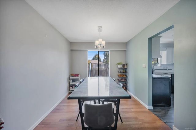 5 of 22 - 1591 Sharon Pl, French Creek, BC