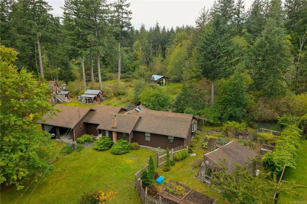 665 Fox Rd, Quadra Island