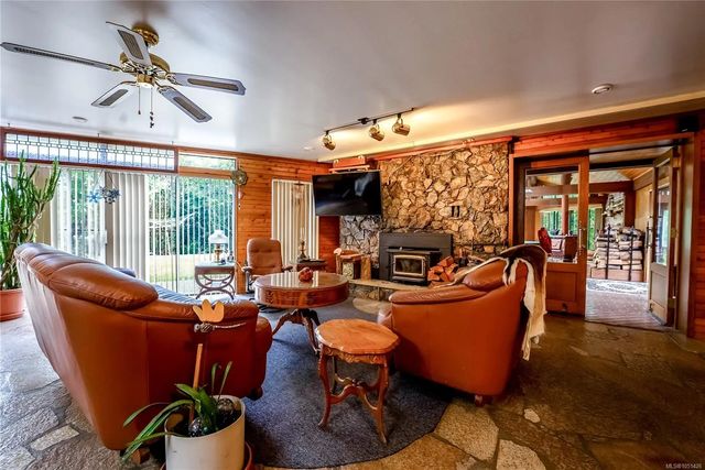 2 of 38 - 1698 Millstream Rd, Highlands, BC