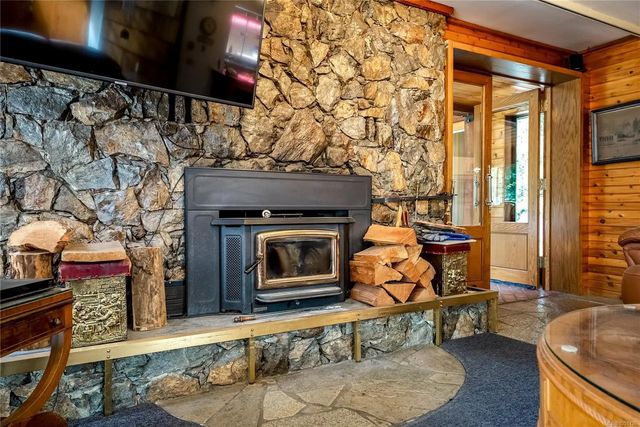 4 of 38 - 1698 Millstream Rd, Highlands, BC