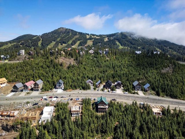 2 of 20 - 625 Arrowsmith Ridge, Courtenay, BC