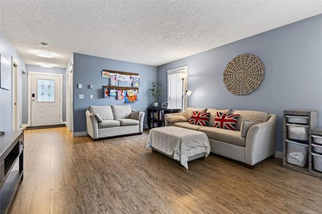 4 of 25 - 1820 1st St A, Courtenay, BC