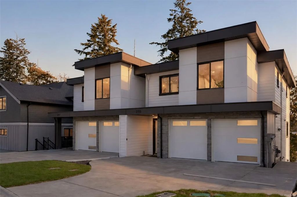 2119 Kingbird Dr, Langford