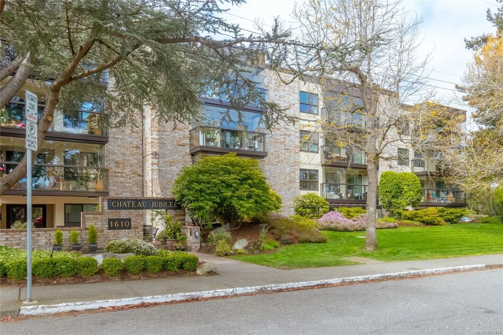 1610 Jubilee Ave 205, Victoria
