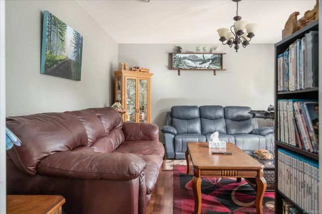 4 of 32 - 555 Hooper Pl, Ladysmith, BC
