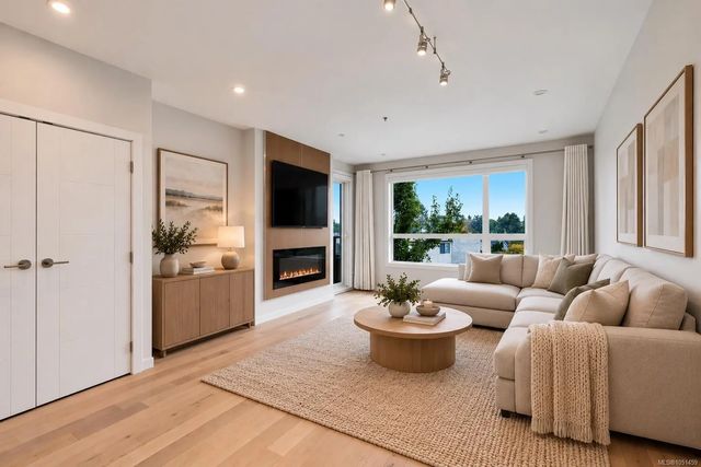 2 of 25 - 2285 Bowker Ave 409, Oak Bay, BC