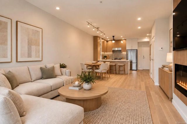 3 of 25 - 2285 Bowker Ave 409, Oak Bay, BC