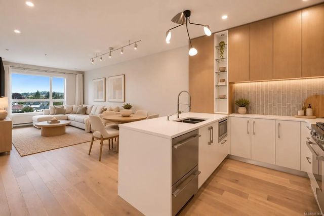 4 of 25 - 2285 Bowker Ave 409, Oak Bay, BC