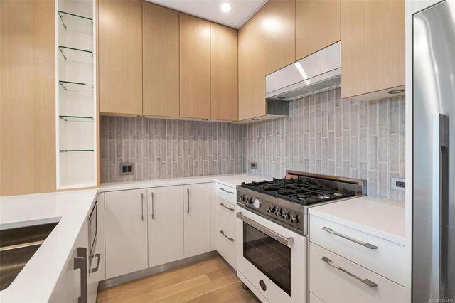 5 of 25 - 2285 Bowker Ave 409, Oak Bay, BC