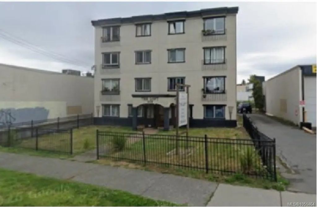 614 Esquimalt Rd, Victoria