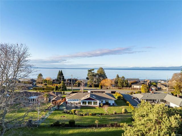 4 of 69 - 260 Elizabeth Ave, Qualicum Beach, BC
