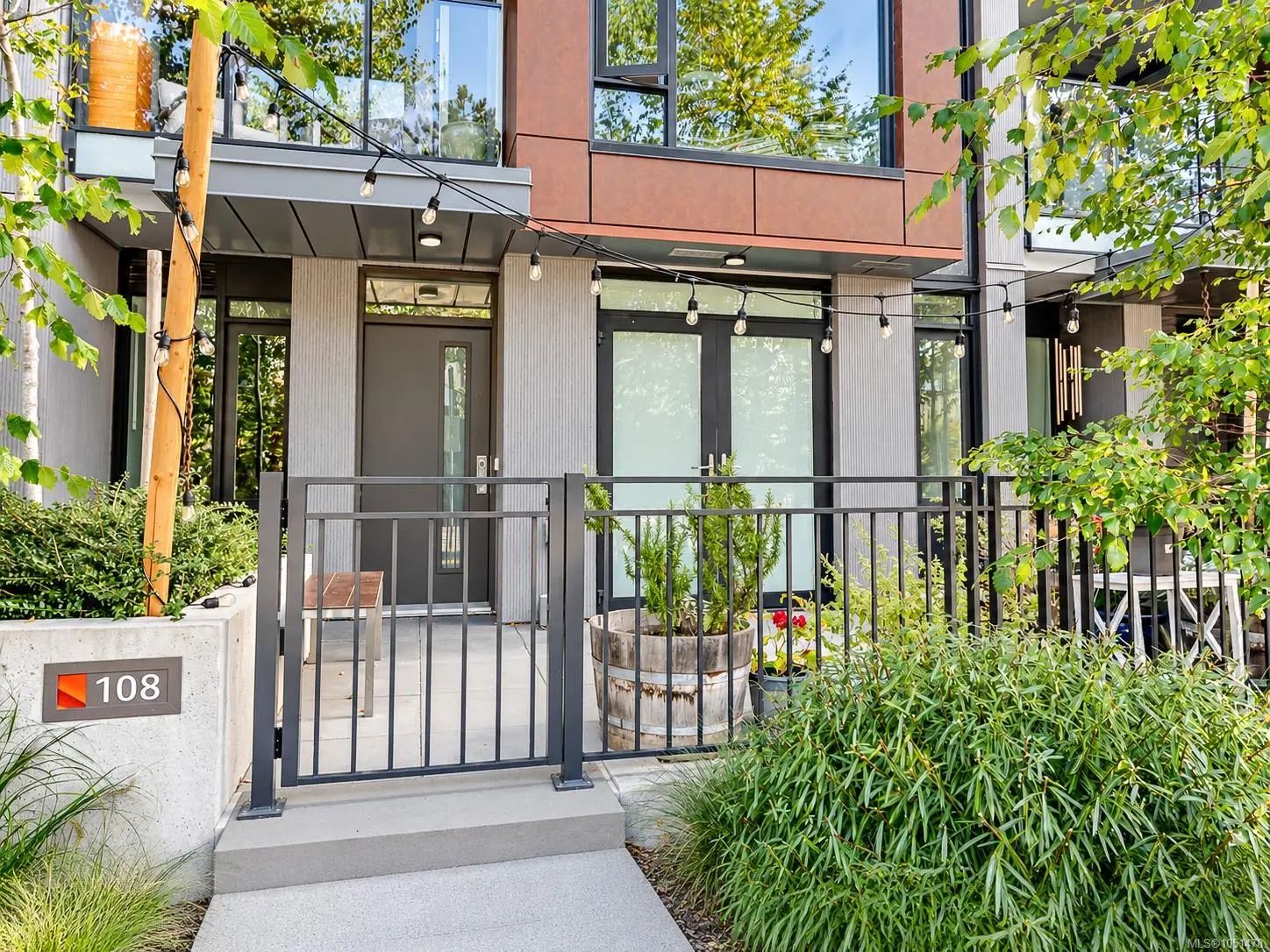 Residential Real Estate for Sale at 369 Tyee Rd 108 in the city of Victoria by MLS #1051478