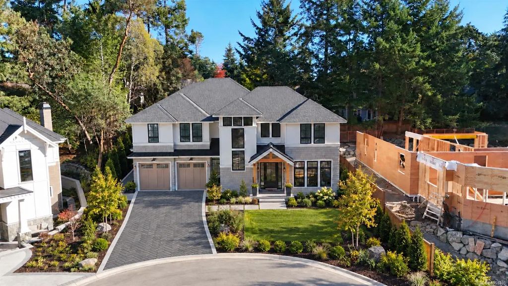 3913 Woodlands Pl, Saanich