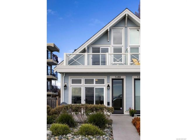 2 of 38 - 1480 Dallas Rd, Victoria, BC