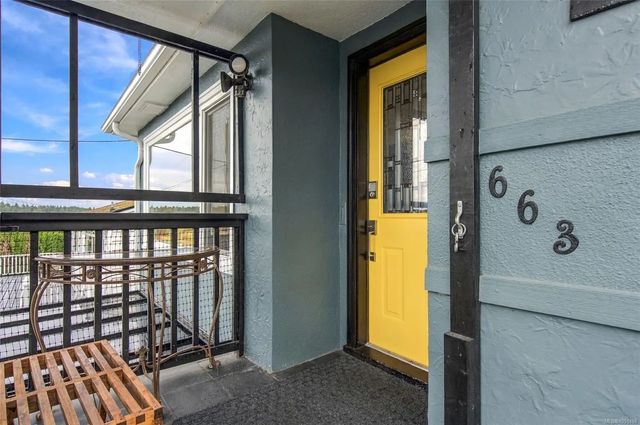 2 of 64 - 663 Maple St, Nanaimo, BC