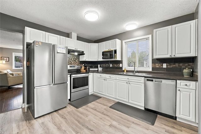 5 of 22 - 421 Murray St, Nanaimo, BC
