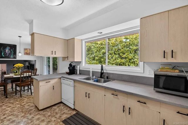 3 of 63 - 3962 Bruce St, Port Alberni, BC